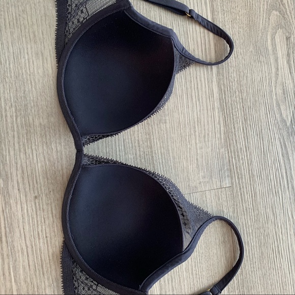 VS Incredible Lightly Lined Lace Plunge Bra - Picture 5 of 8